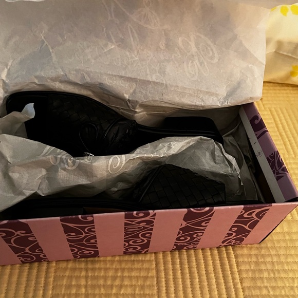 New Brighton Black Quilted Sandals with Bow - Picture 3 of 4